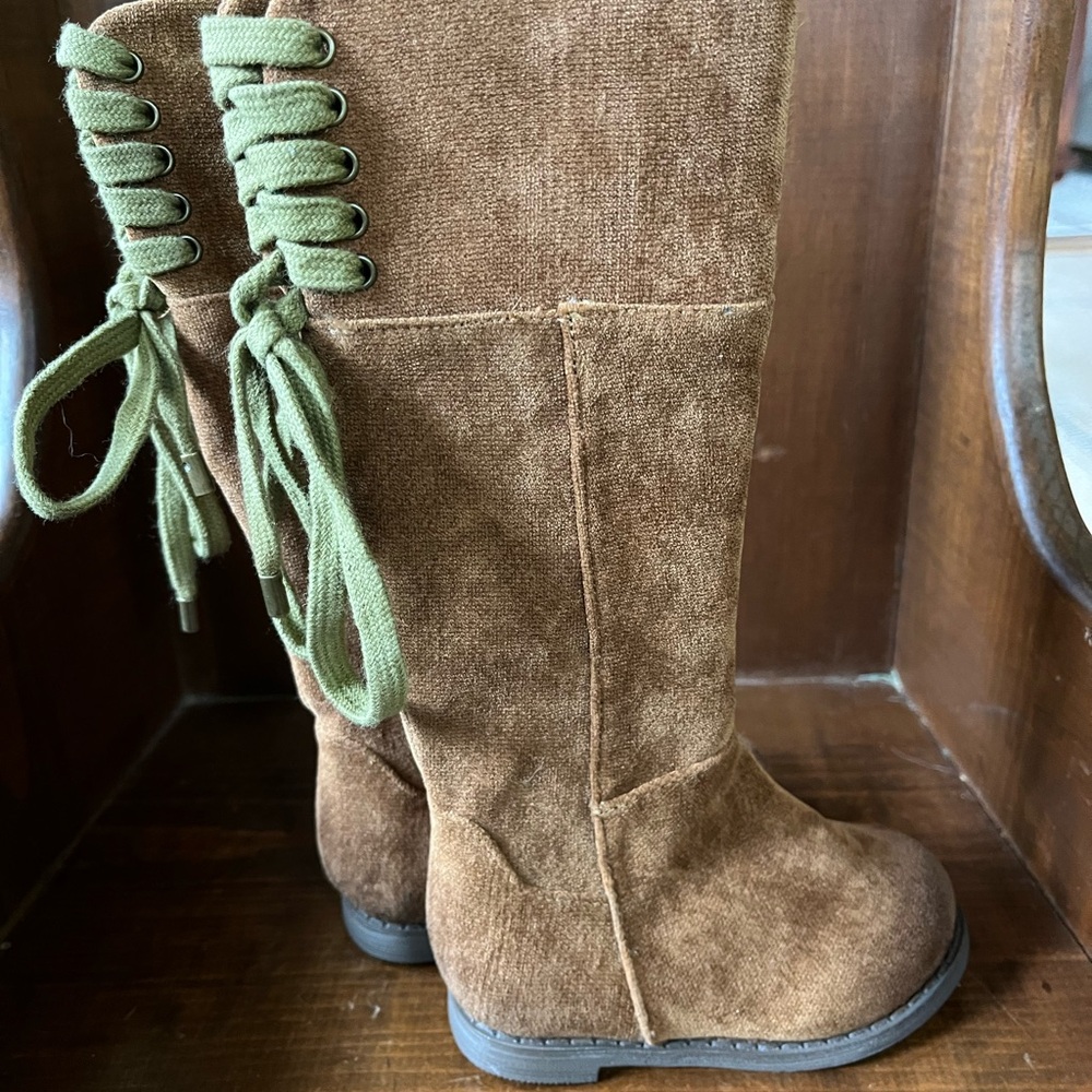 NEW Joyfolie Chantal Brown Suede Boots with Green Laces baby toddler size 4